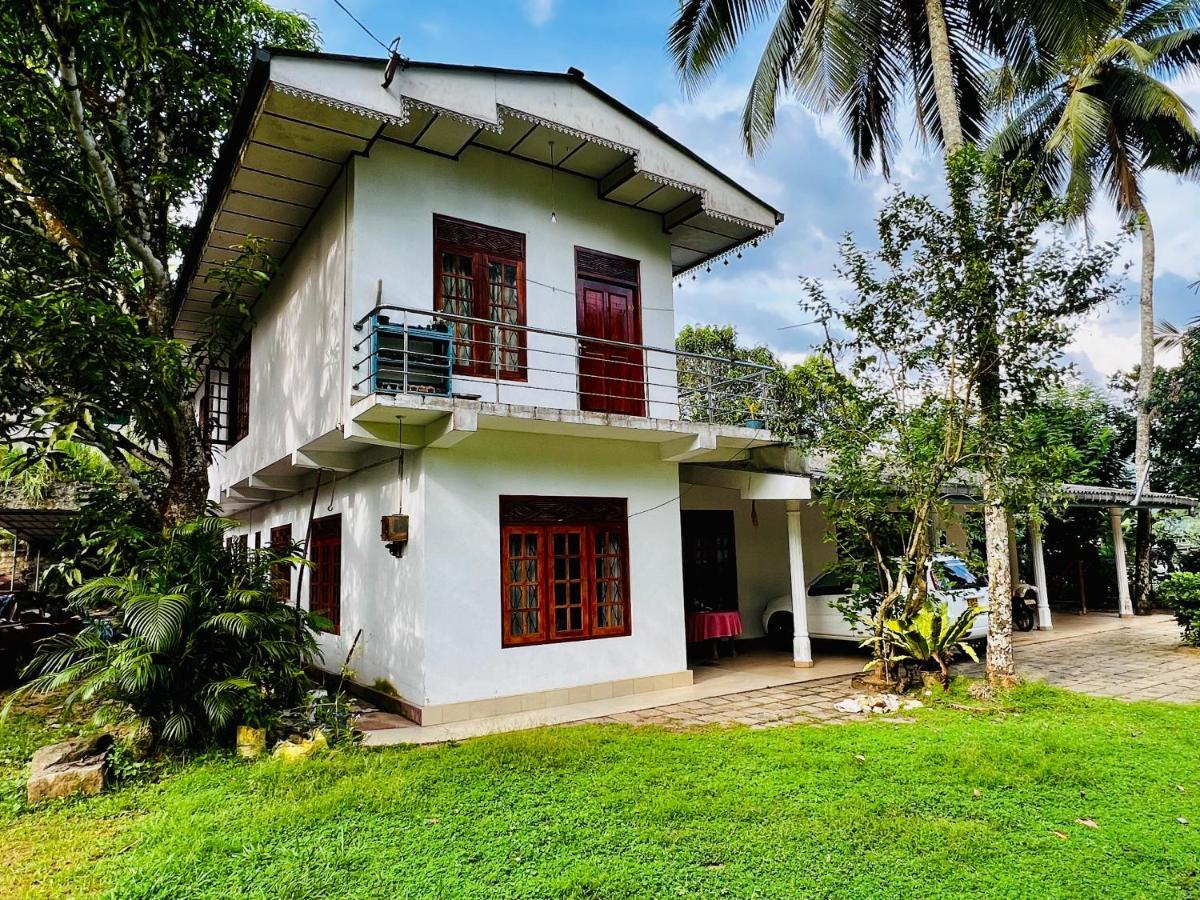 Summer Ridge - Homestay Ratnapura Esterno foto