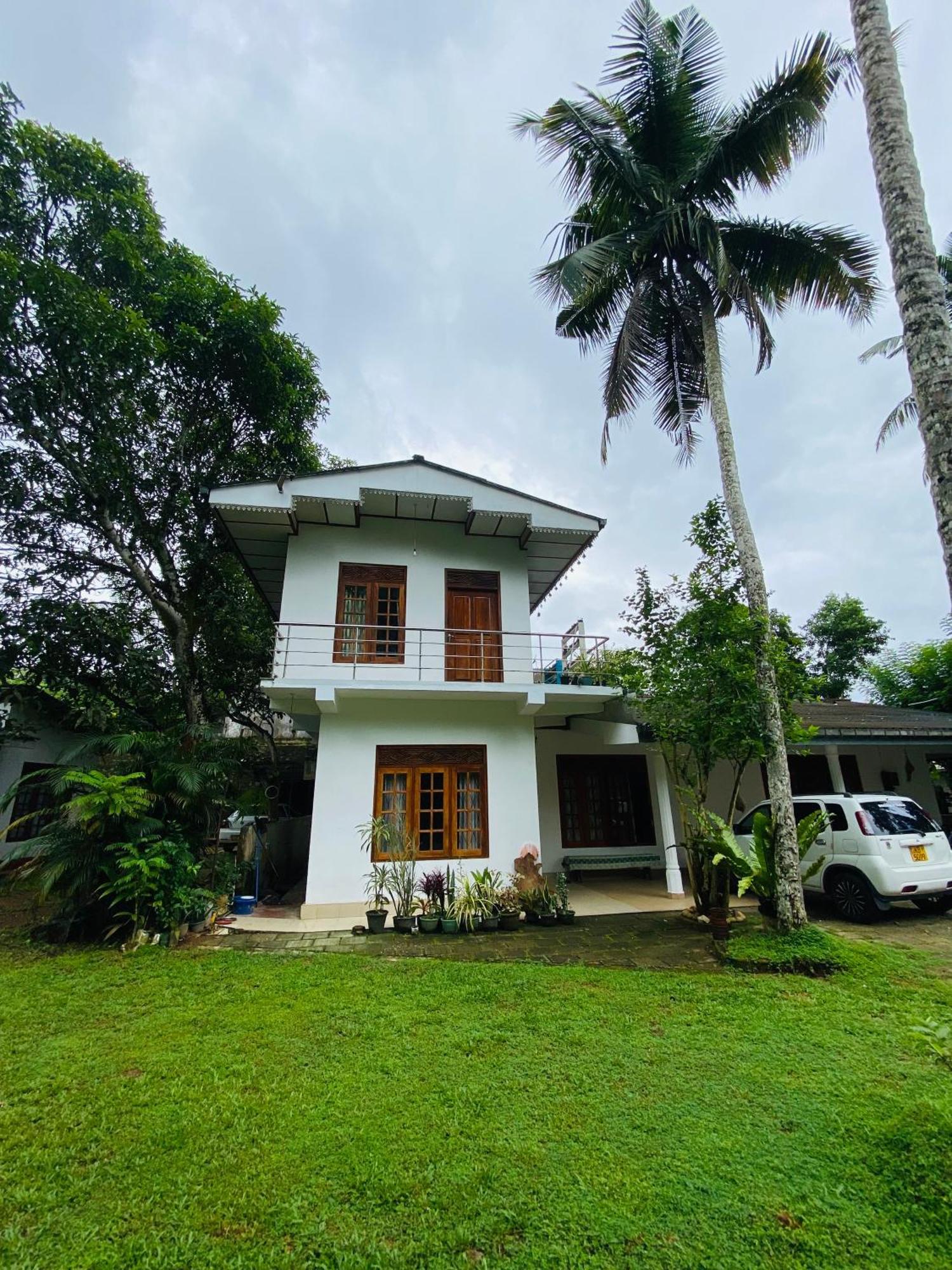 Summer Ridge - Homestay Ratnapura Esterno foto